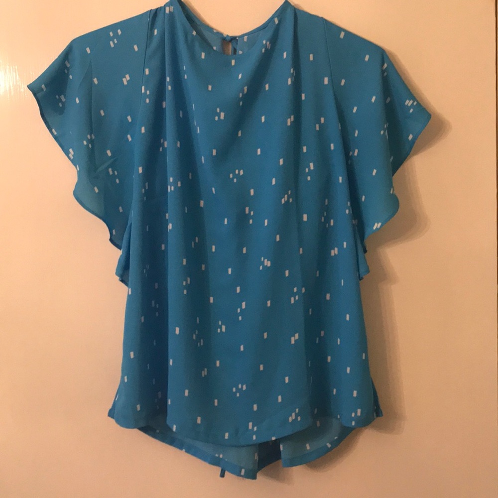 Loft Flowy tie back shirt